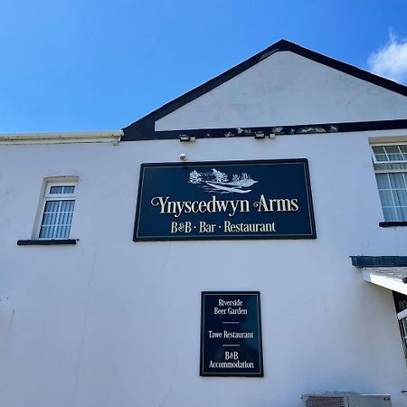 Готель Ynyscedwyn Arms Ystradgynlais Екстер'єр фото